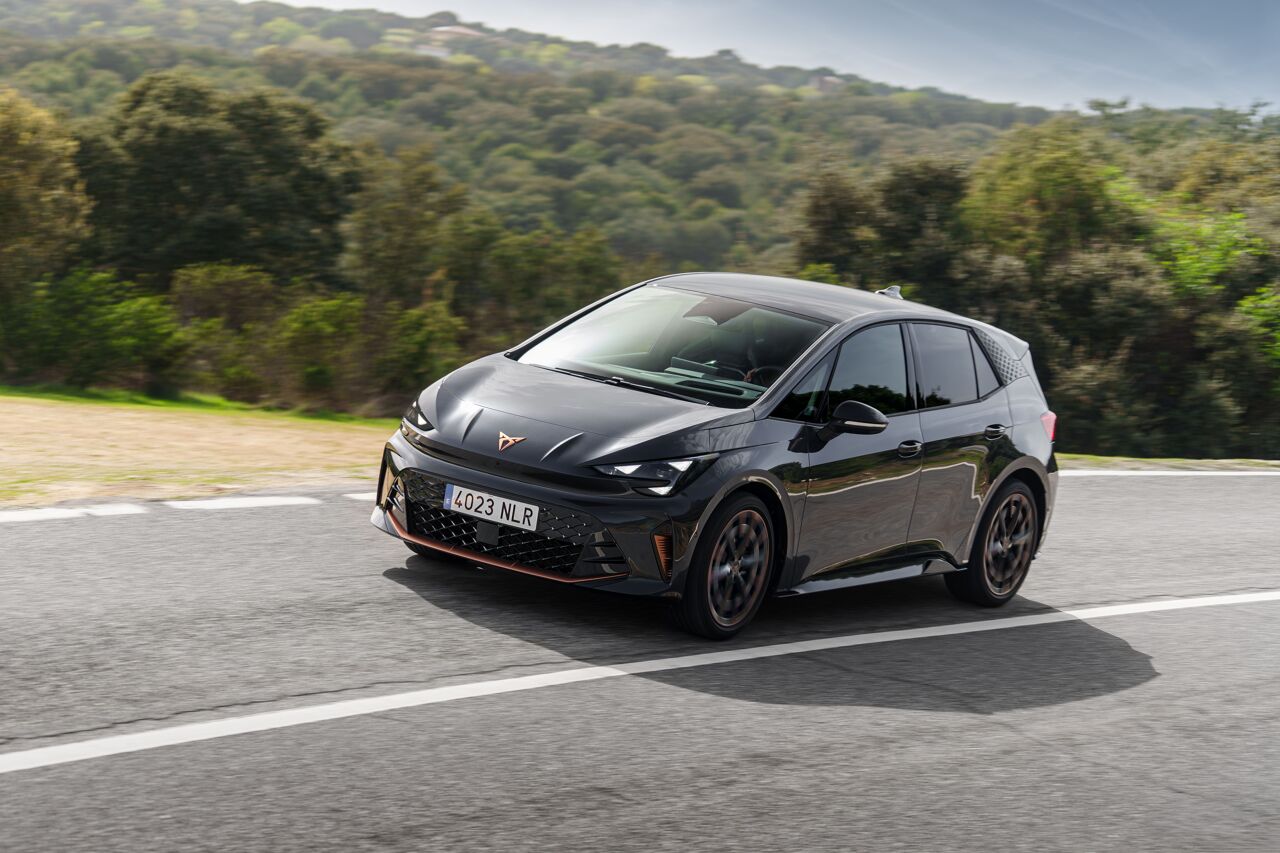 CUPRA Born rijdend