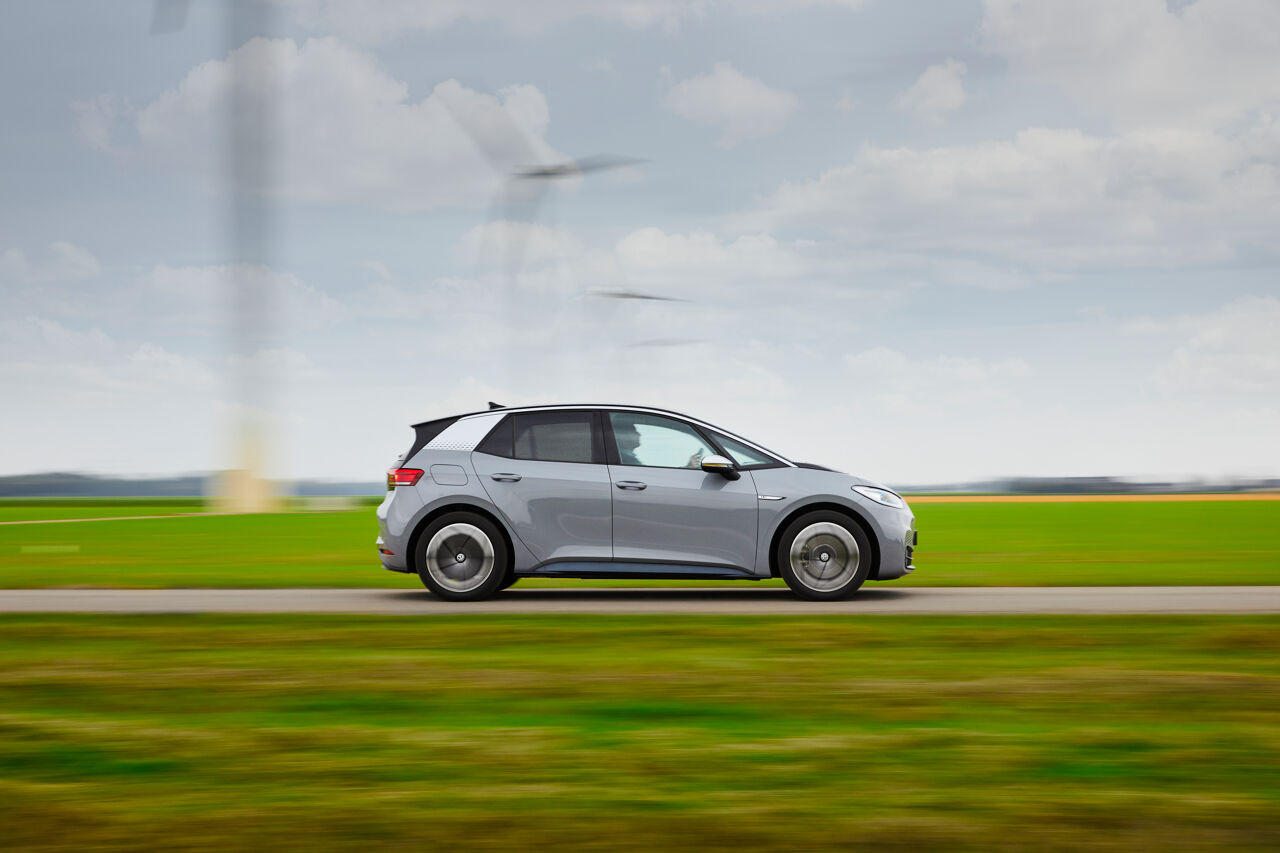 volkswagenid.3plusmoonstonegrey3