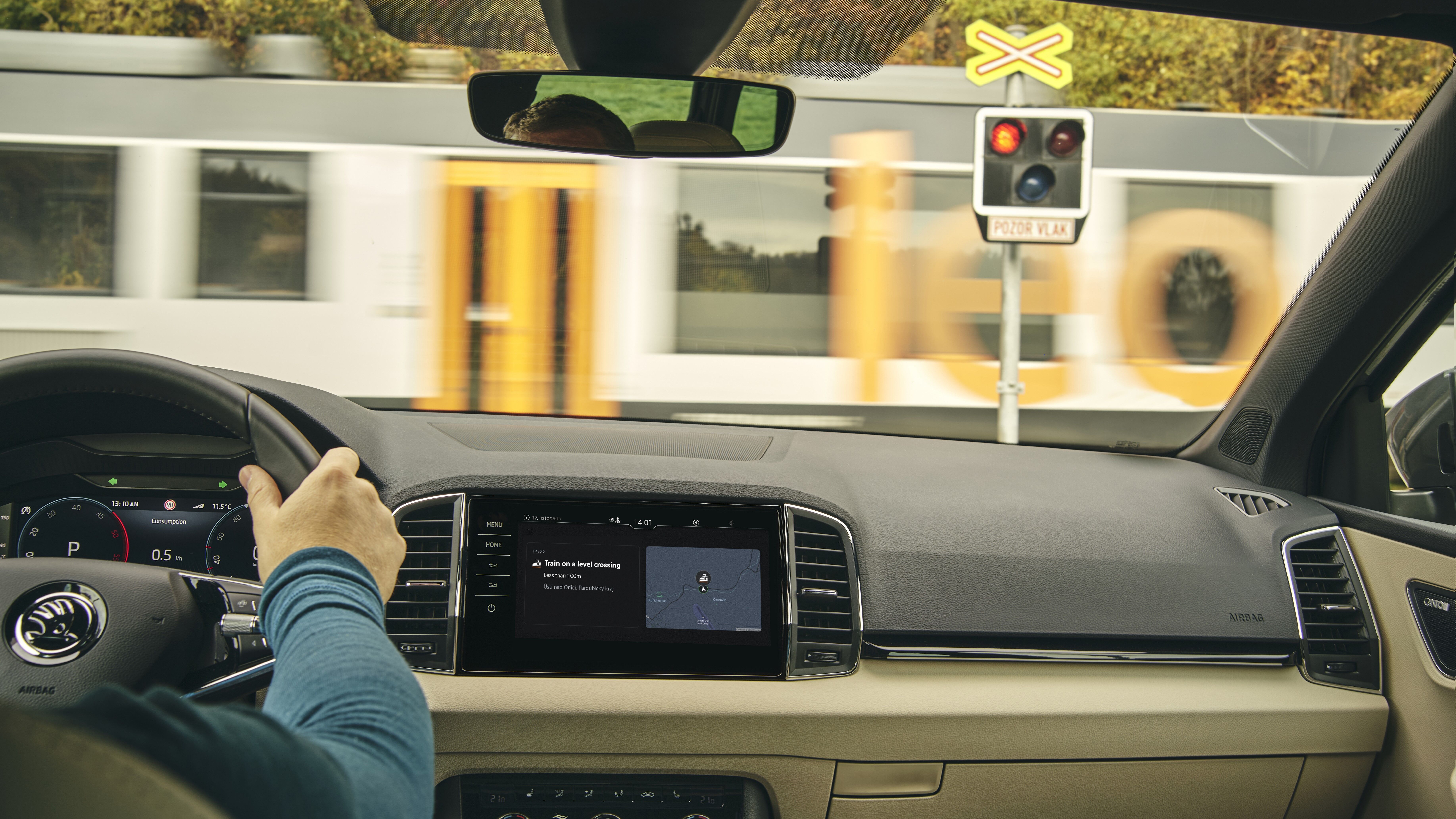 221206-train-warnings-in-traffication-1-6b27f385