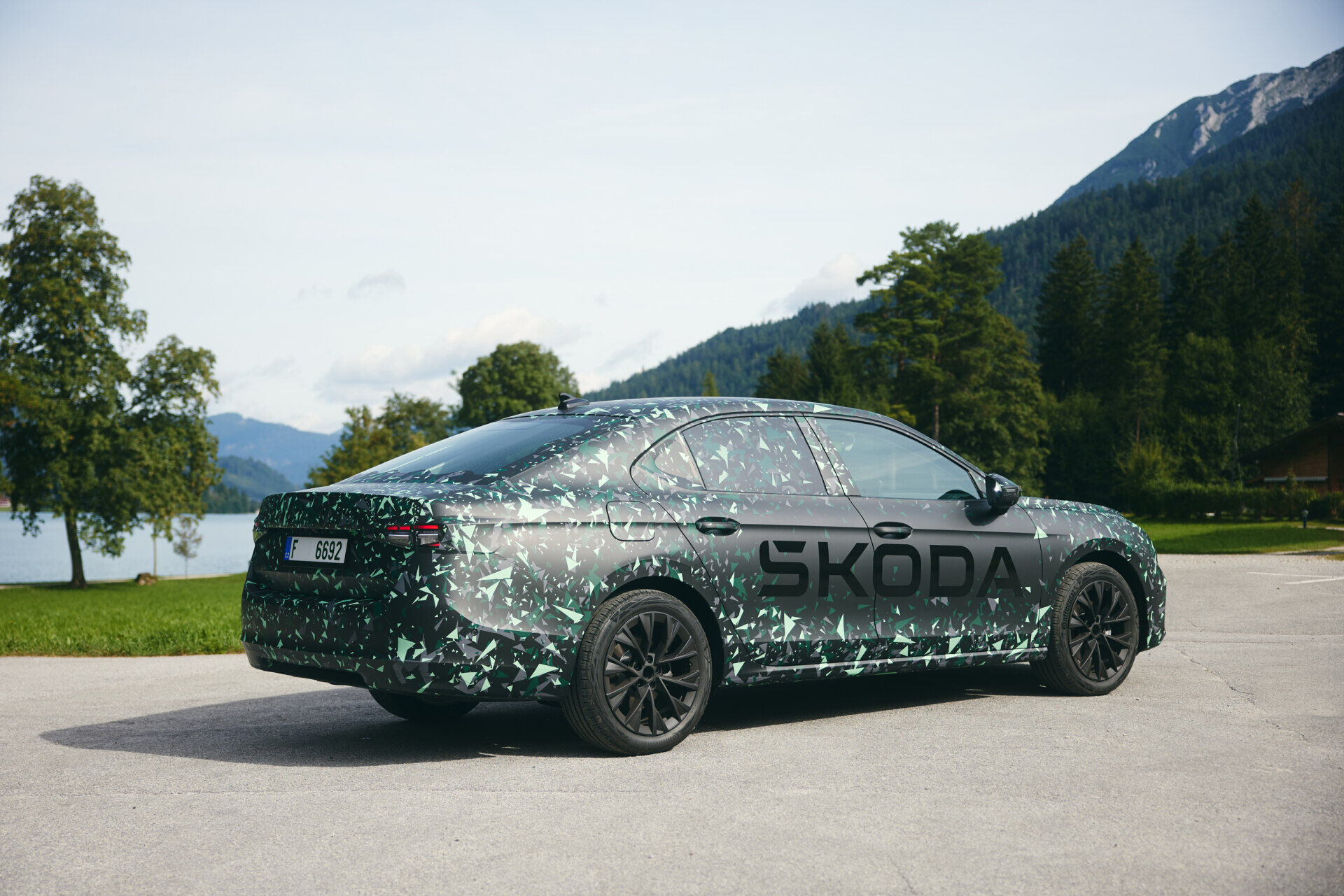 De vierde generatie Škoda Superb krijgt een Combi én hatchback
