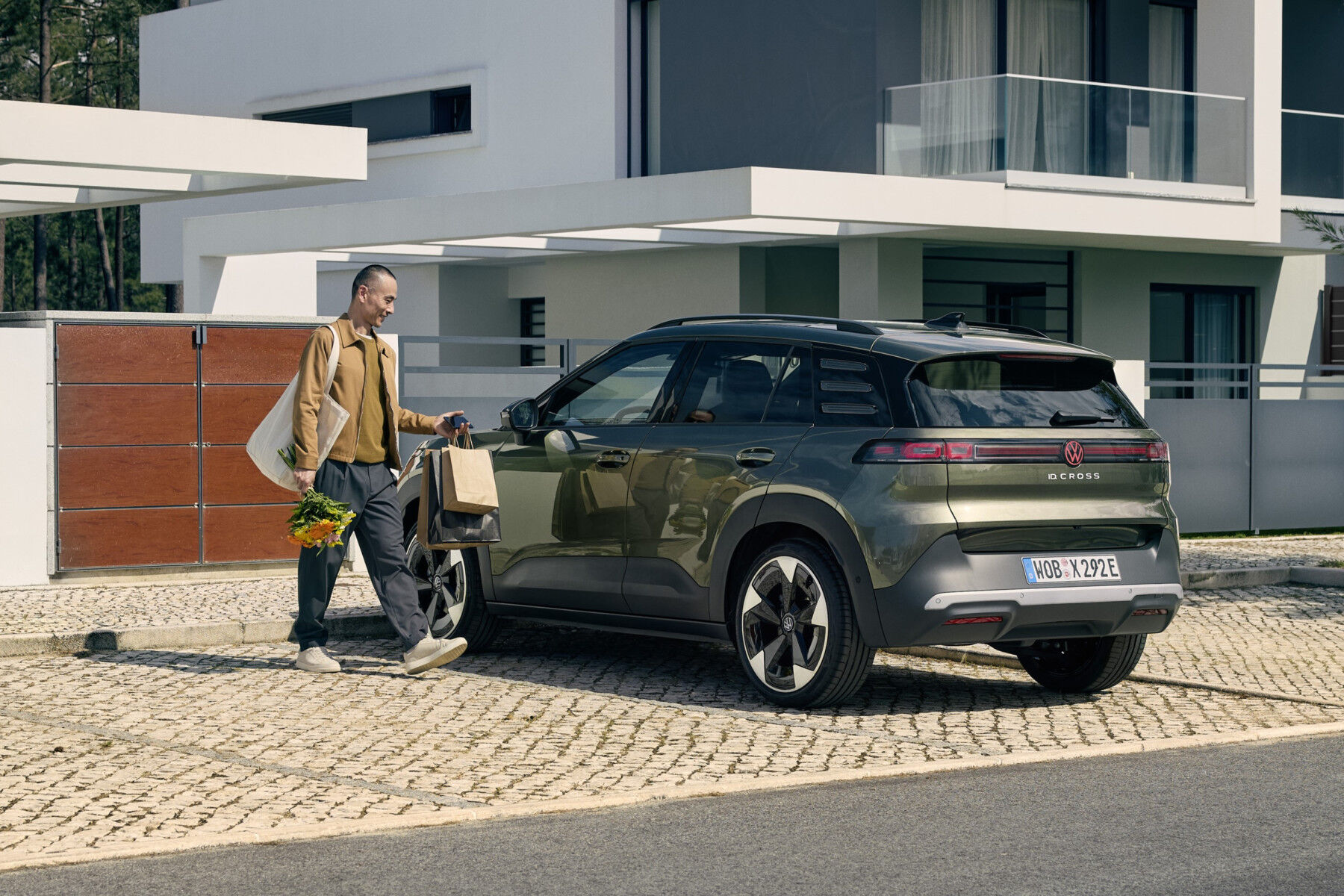 Volkswagen ID. Cross geparkeerd van de achterkant