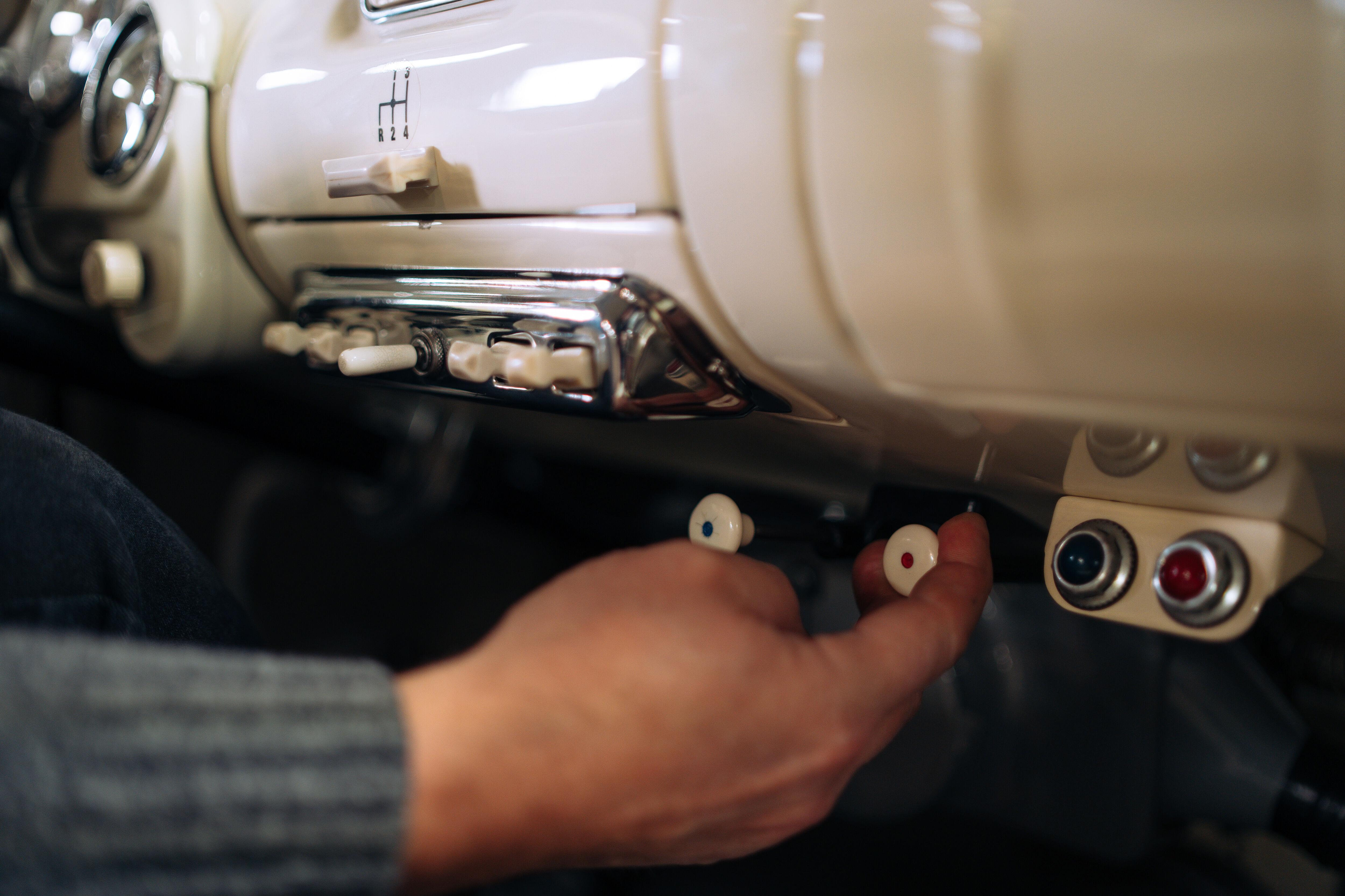 Het starten van een auto was niet altijd eenvoudig