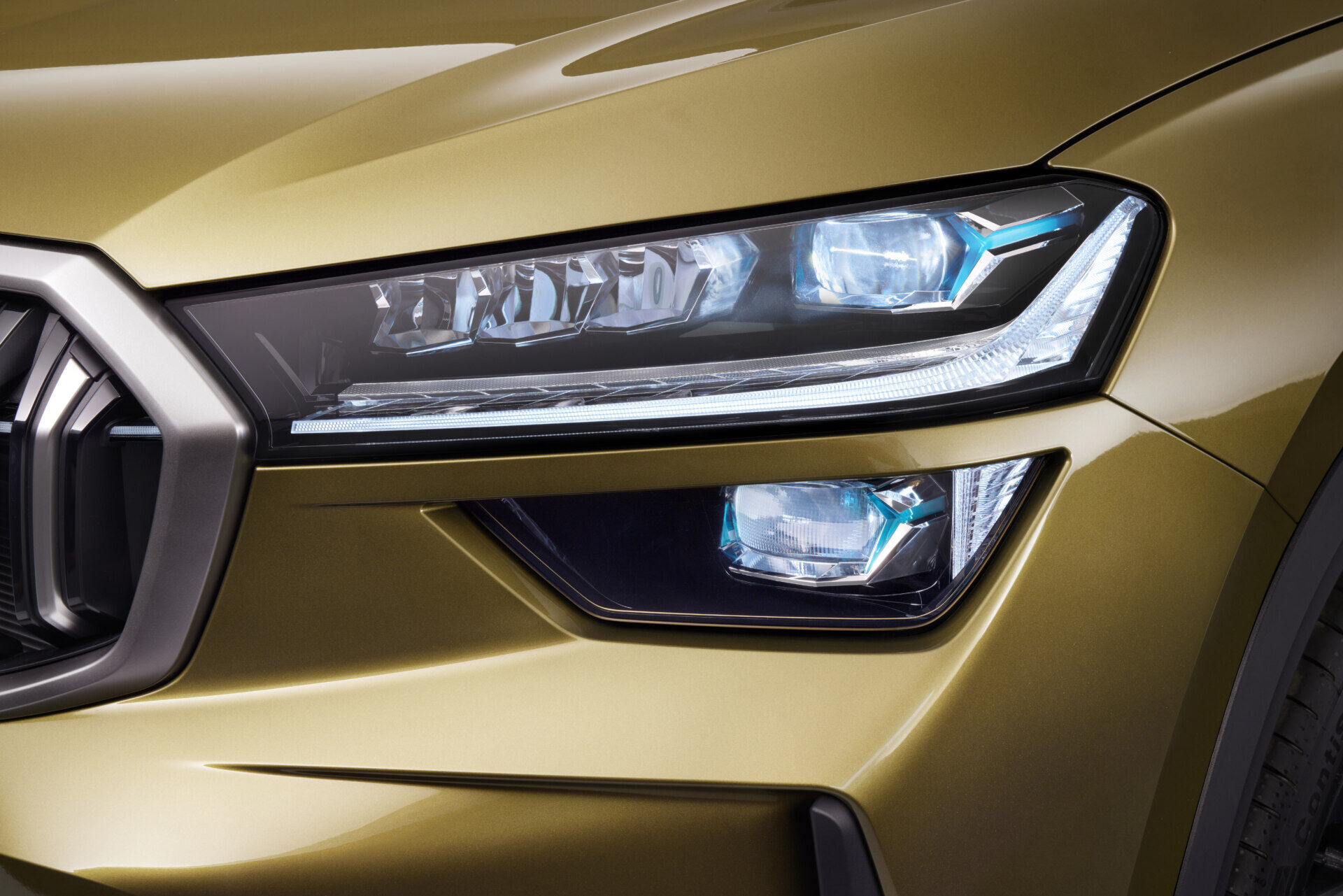 kodiaq_lights_front04_2e3a18d7-1920x1281 (1)