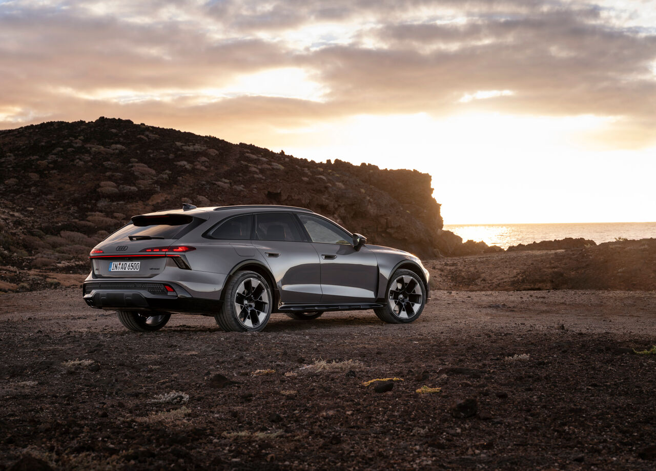 Audi A6 allroad e-hybrid quattro achterkant off-road