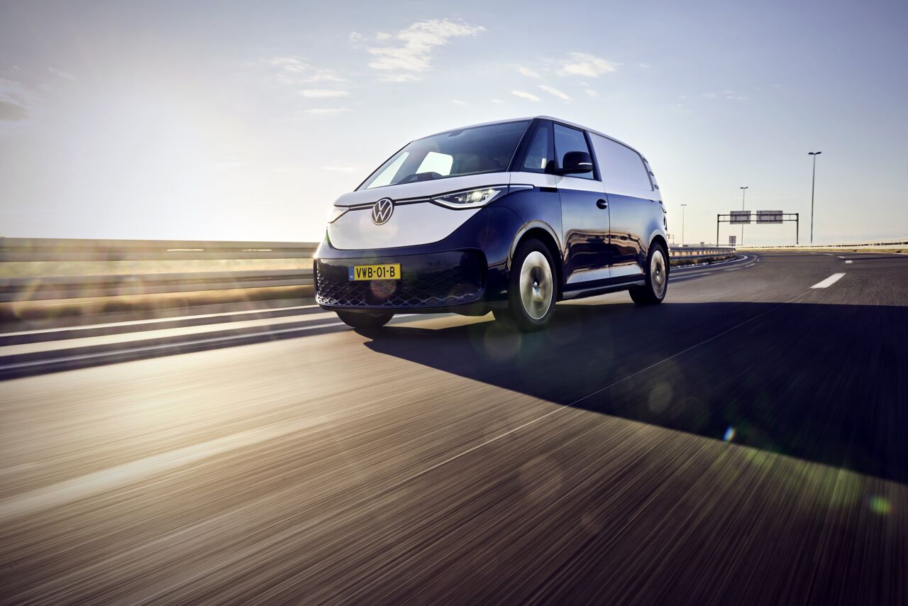 vwn_service-for-id_b2b_buzz-cargo_driving-motif-03