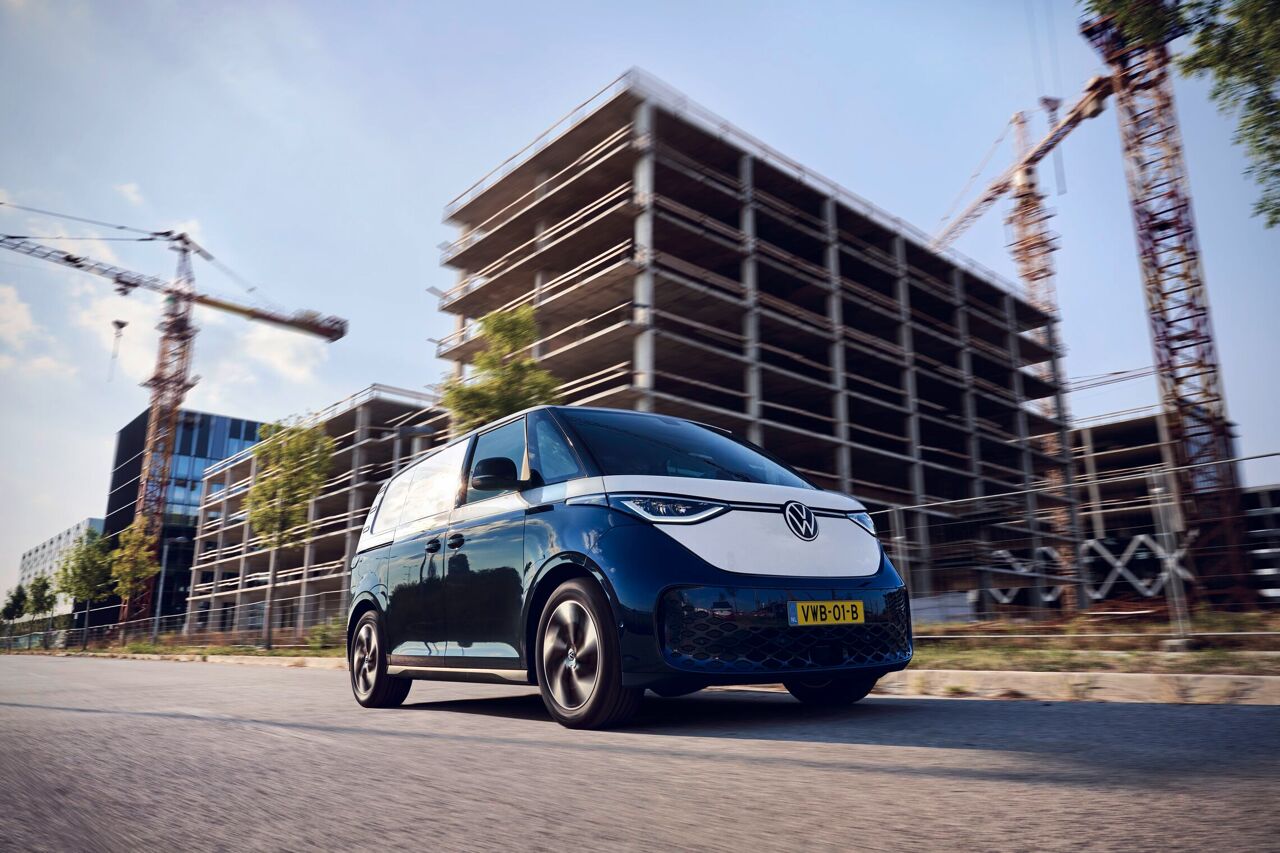 Web Ready JPG-vwn_service-for-id_b2b_buzz-cargo_driving-motif-01