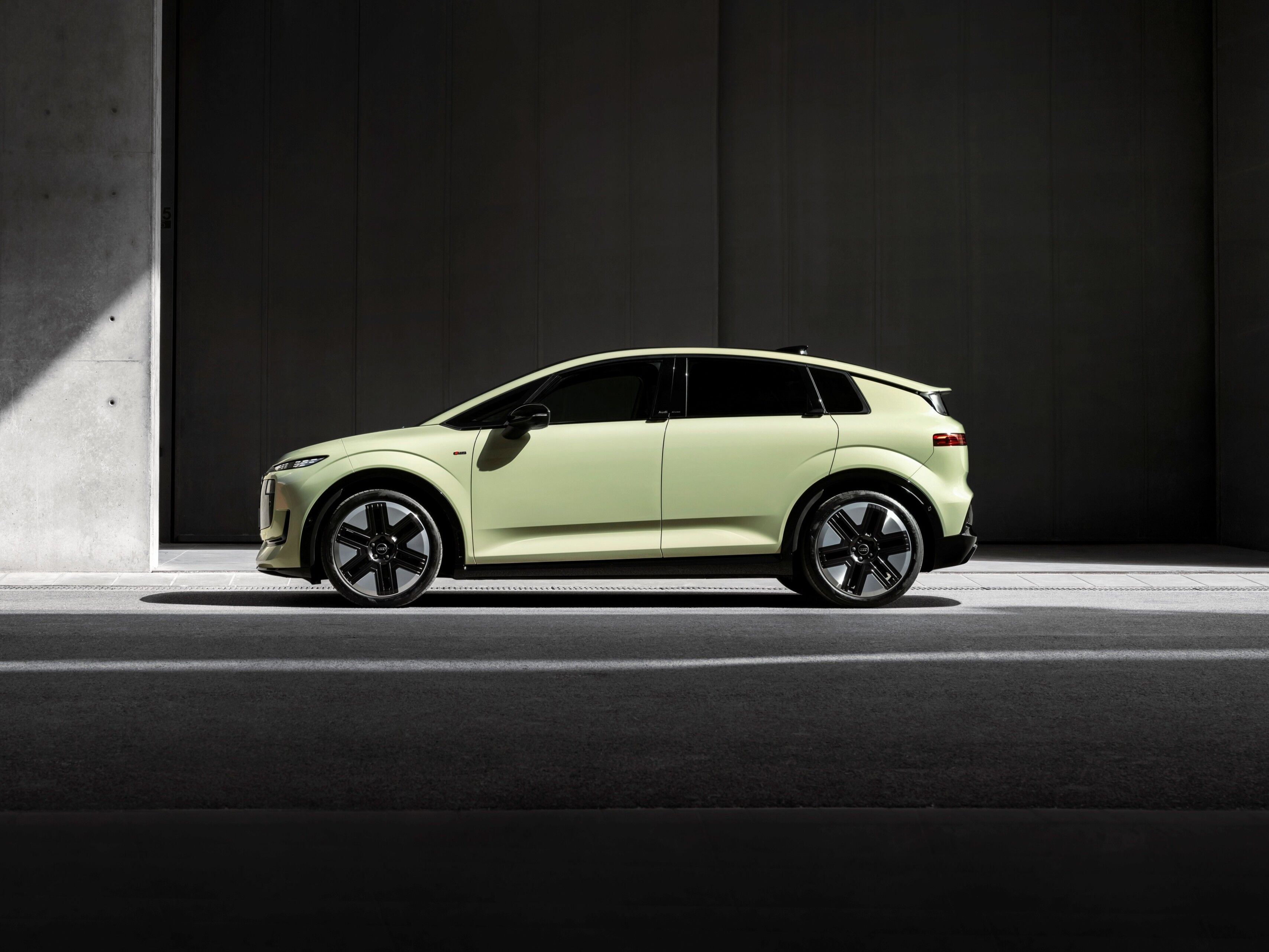Audi A2 e-tron zijkant3