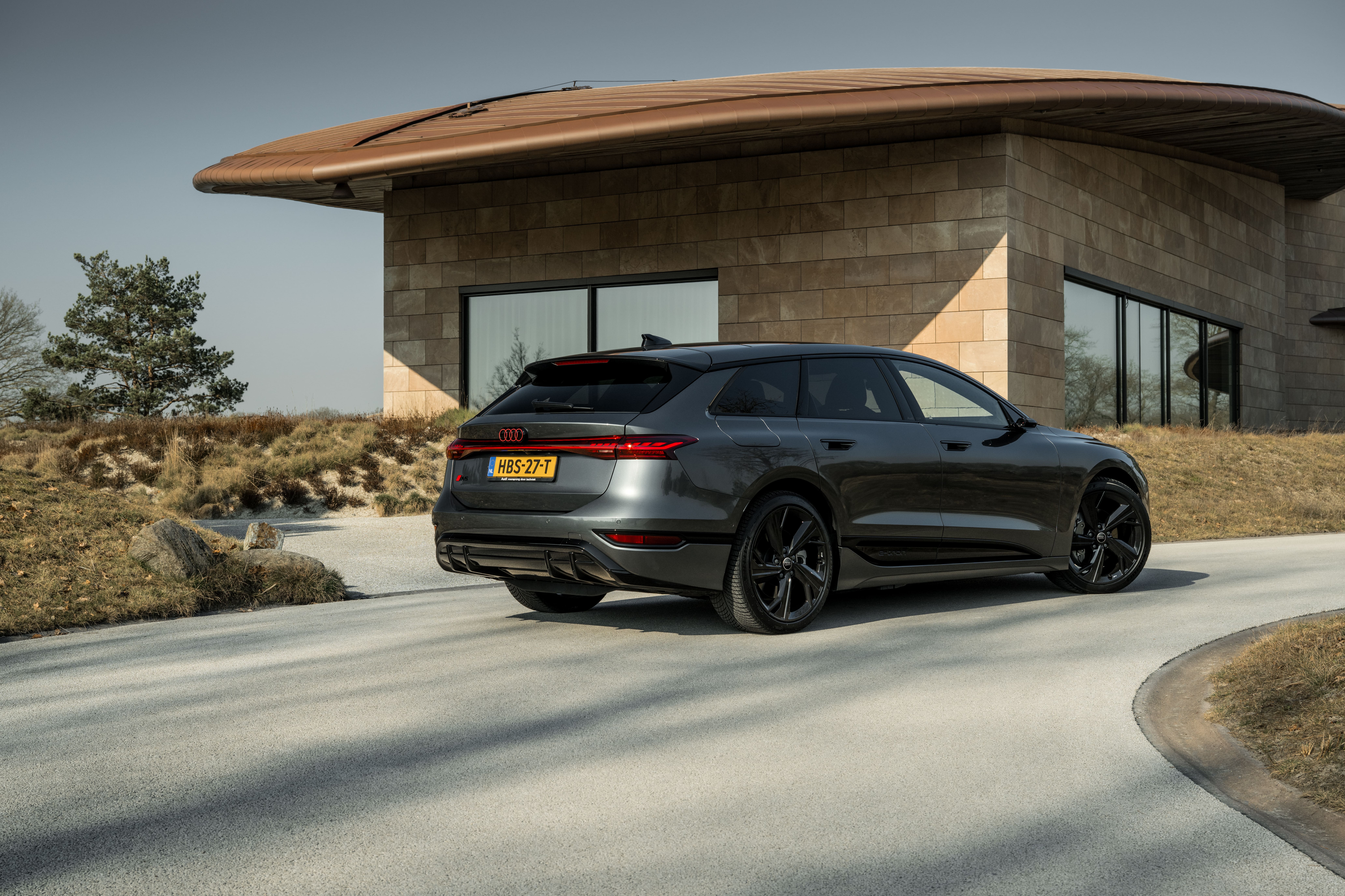 Audi A6 Avant e-tron (4)