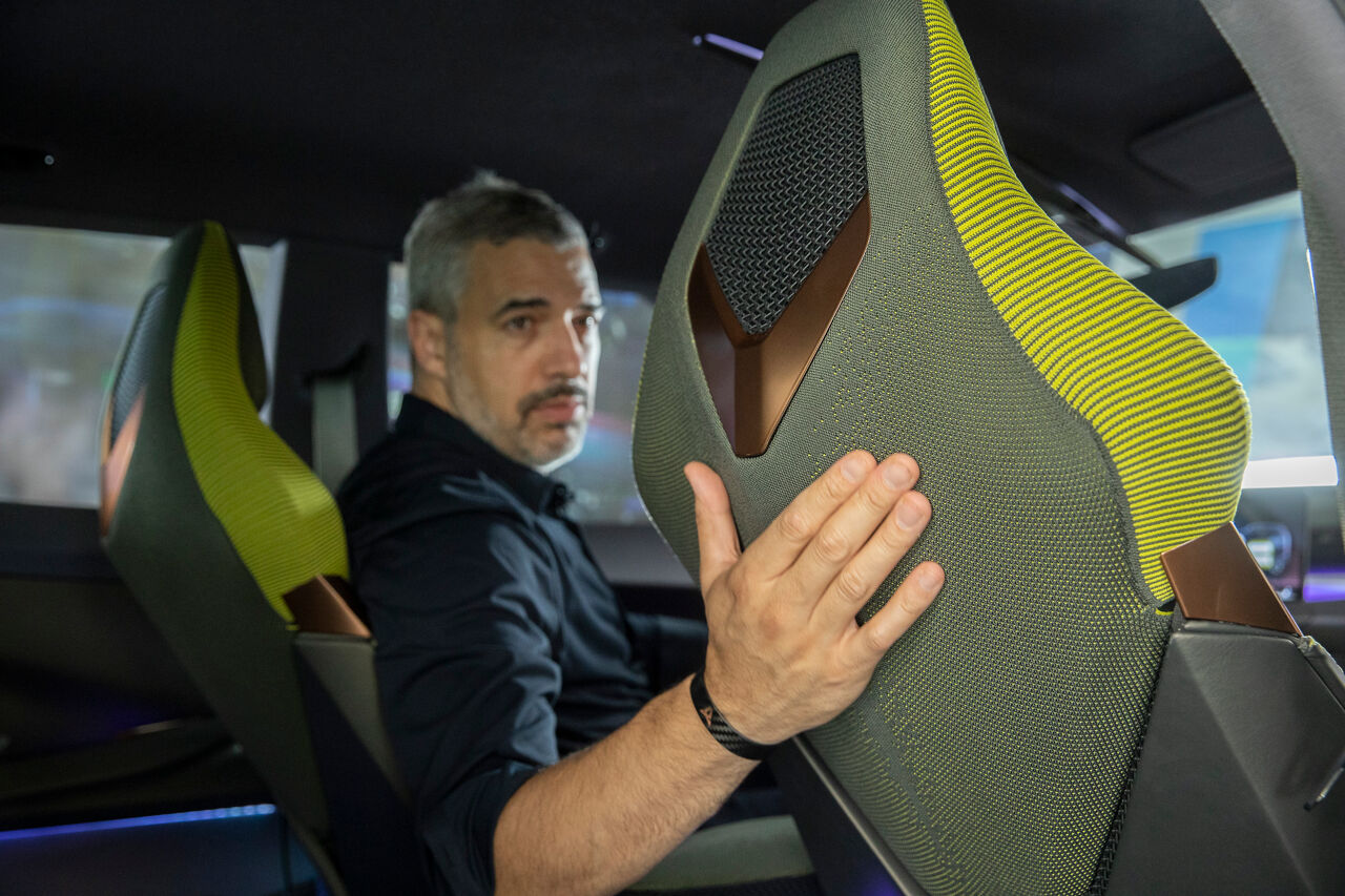 a-world-of-emotions-at-your-fingertips-01-hq