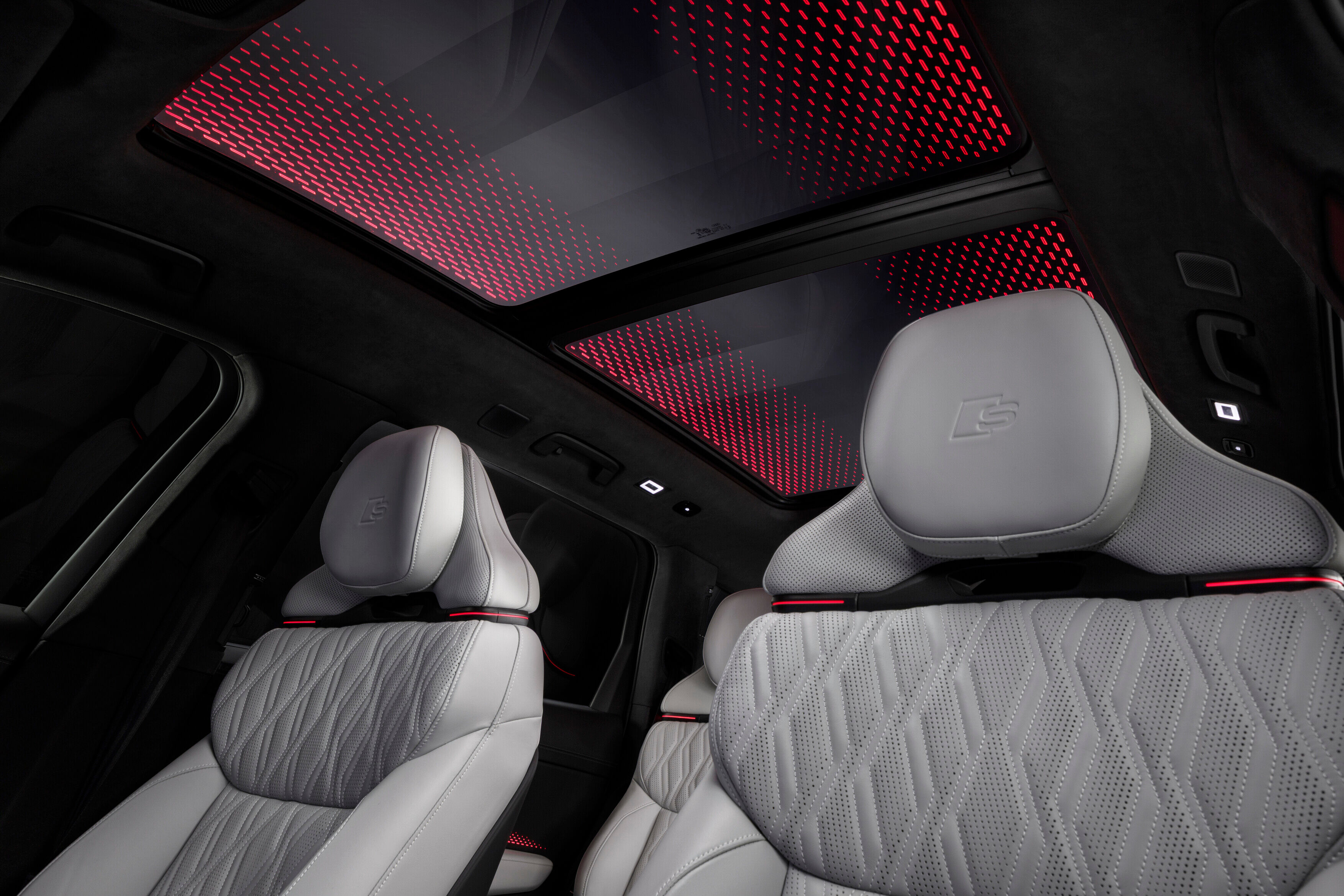 Audi Q9 e-hybrid panoramadak met verlichting