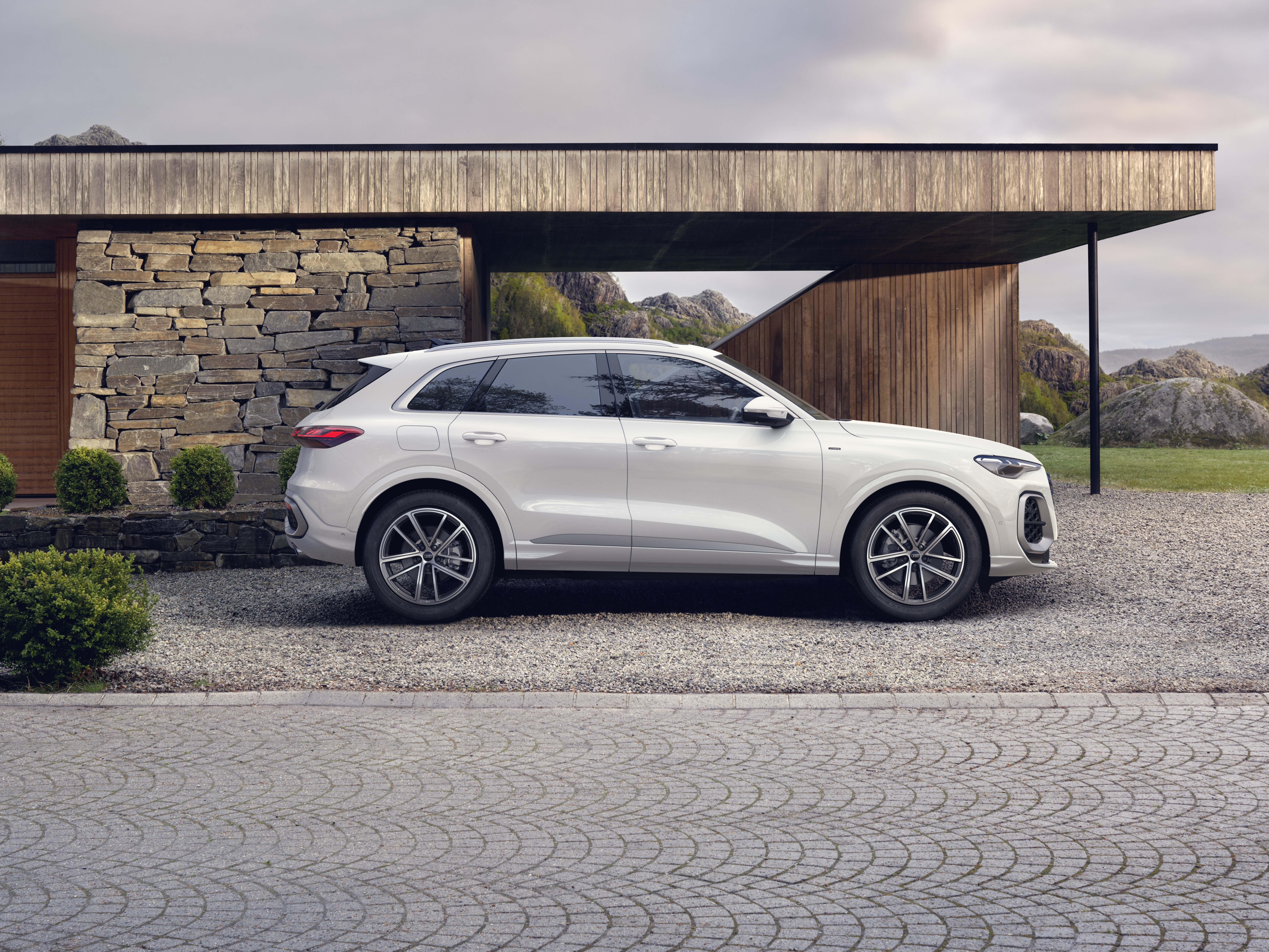 De Audi Q5 e-hybrid quattro 4