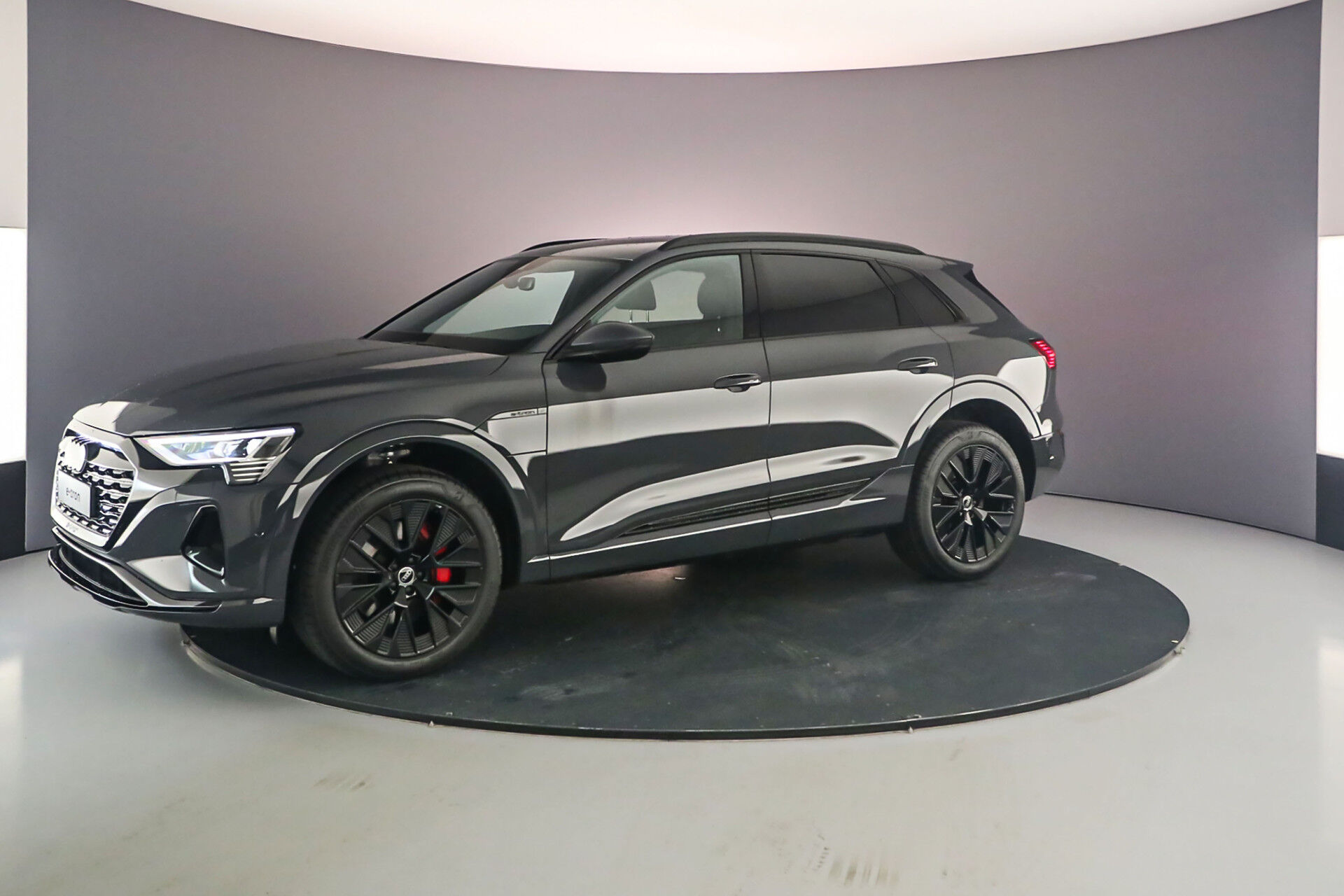 Audi Q8 e-tron 55 quattro 408 1AT Advanced edition Plus
