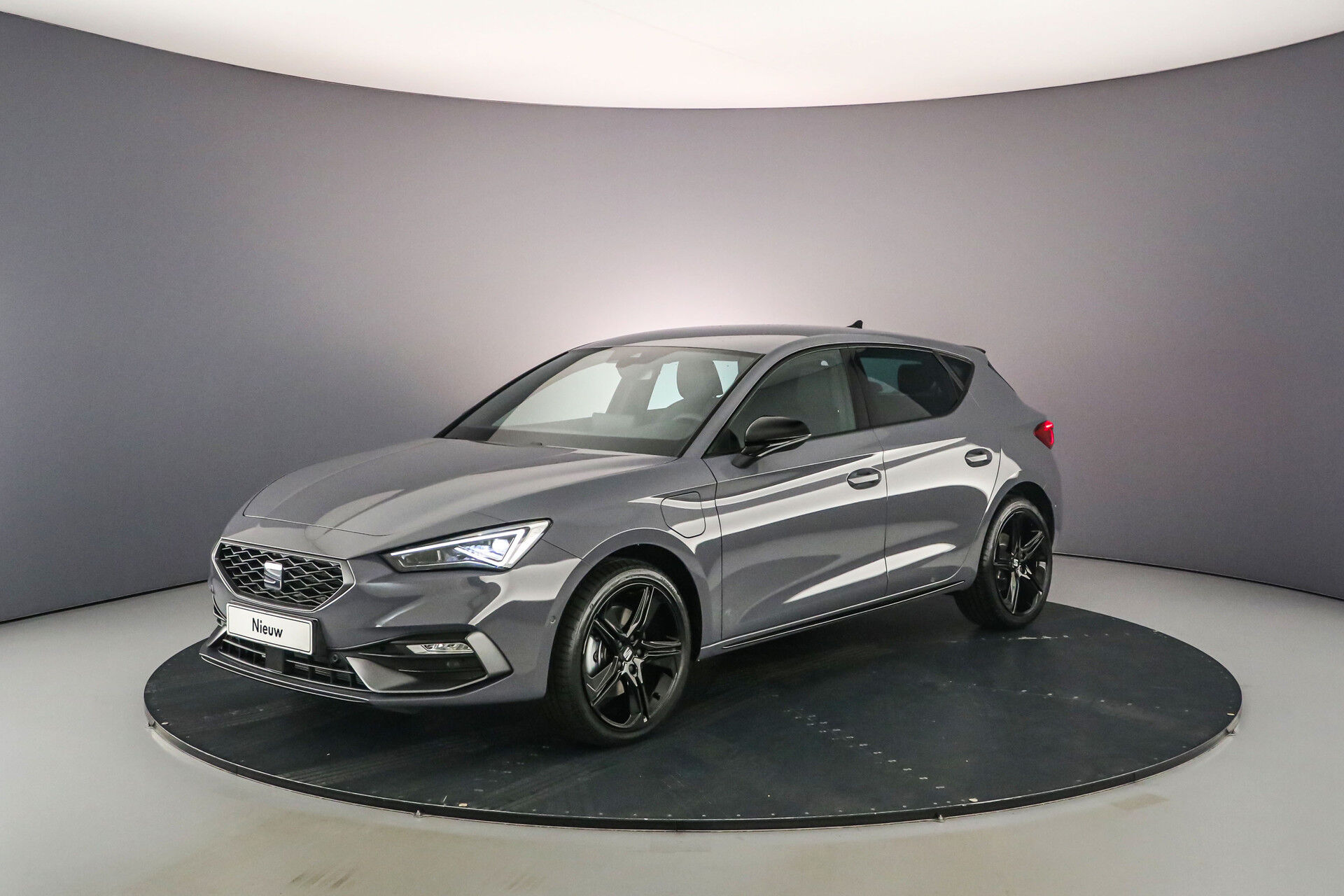 SEAT Leon 1.5 TSI eHybrid 204pk FR Business - eHybrid €655,- private lease